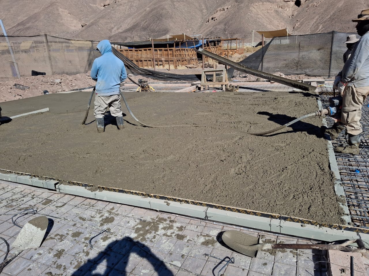 Proceso de hormigonado con camión mixer